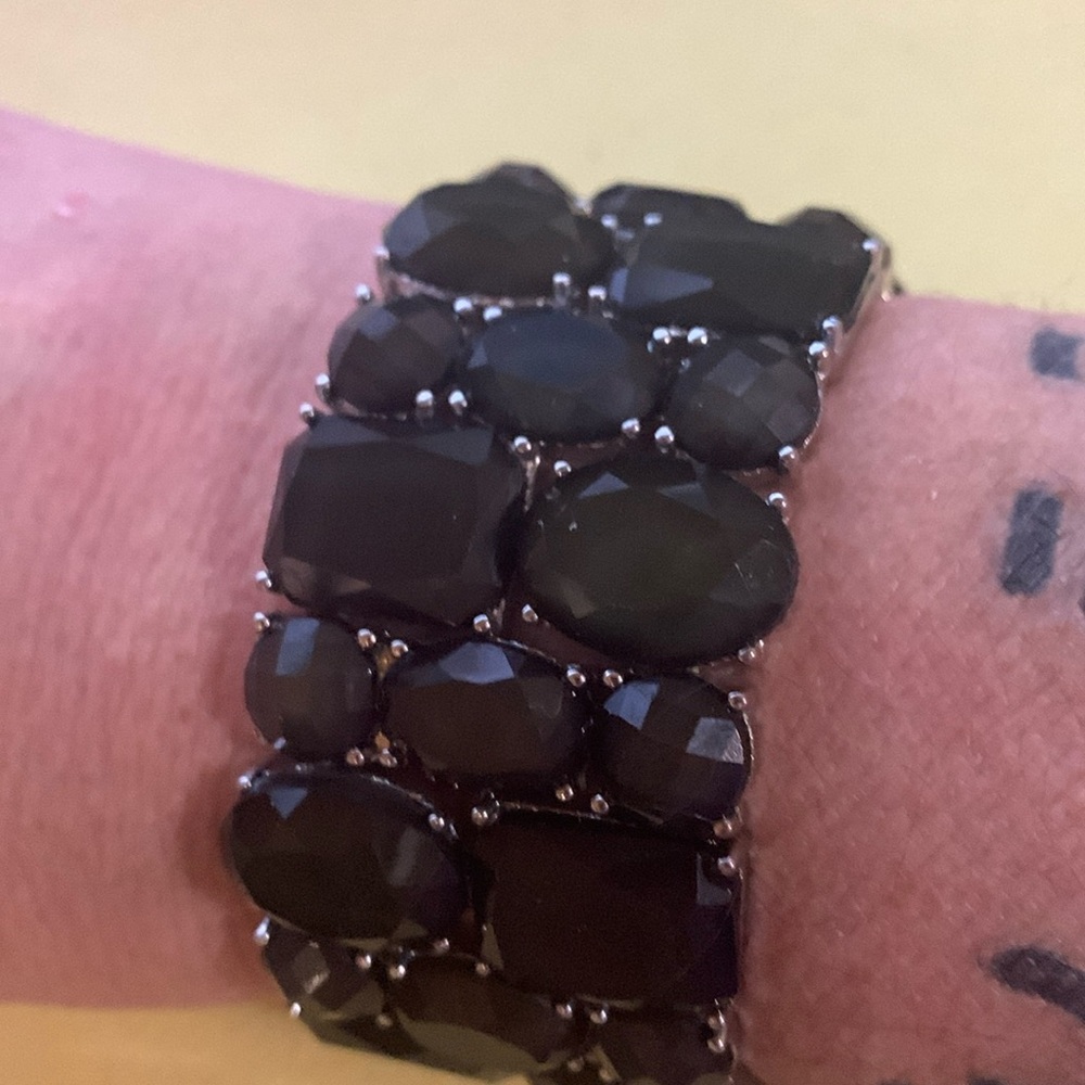 Beautiful wide band stretch bracelet*